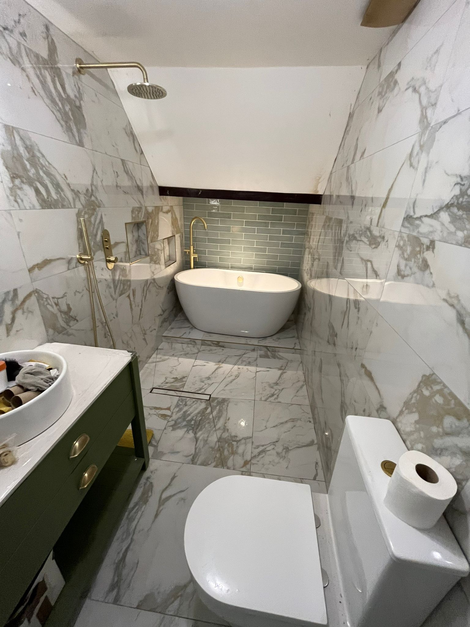 Marble bathroom with full tile installation